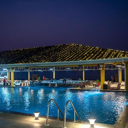 The Gold Beach Resort Daman Ngoại thất bức ảnh