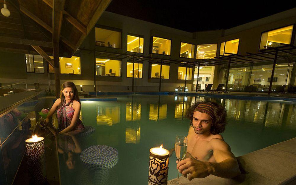 The Gold Beach Resort Daman Ngoại thất bức ảnh
