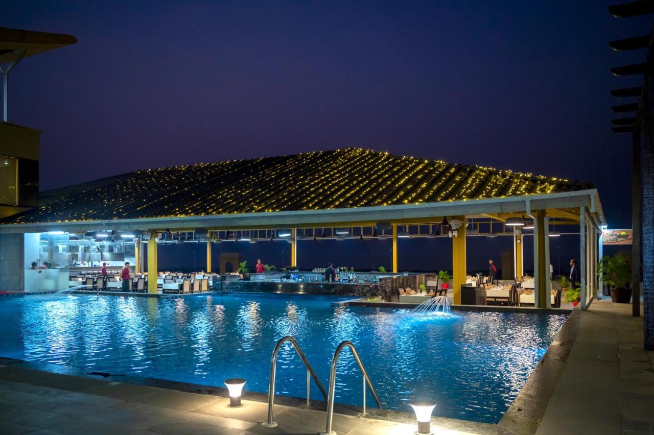 The Gold Beach Resort Daman Ngoại thất bức ảnh