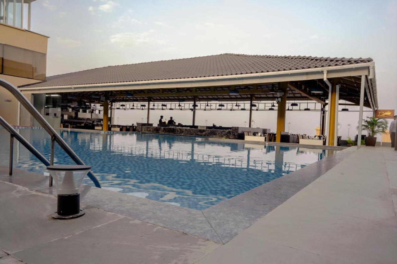 The Gold Beach Resort Daman Ngoại thất bức ảnh