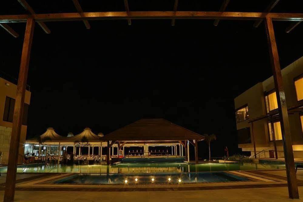 The Gold Beach Resort Daman Ngoại thất bức ảnh