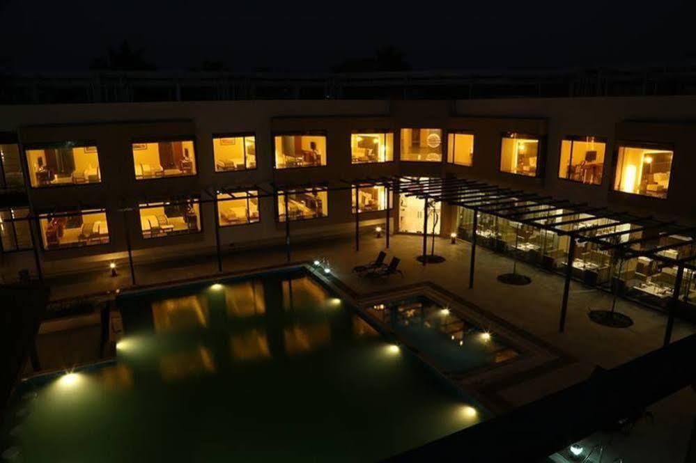 The Gold Beach Resort Daman Ngoại thất bức ảnh