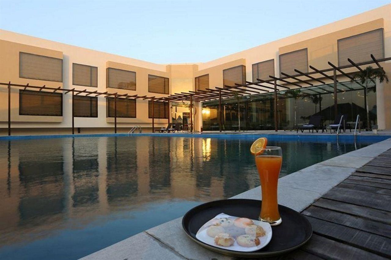 The Gold Beach Resort Daman Ngoại thất bức ảnh