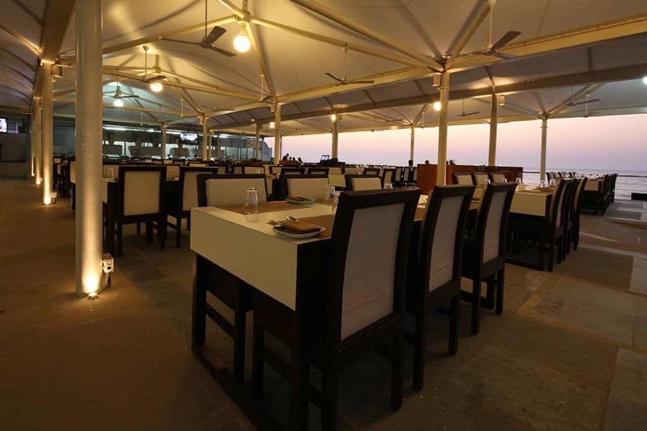 The Gold Beach Resort Daman Ngoại thất bức ảnh