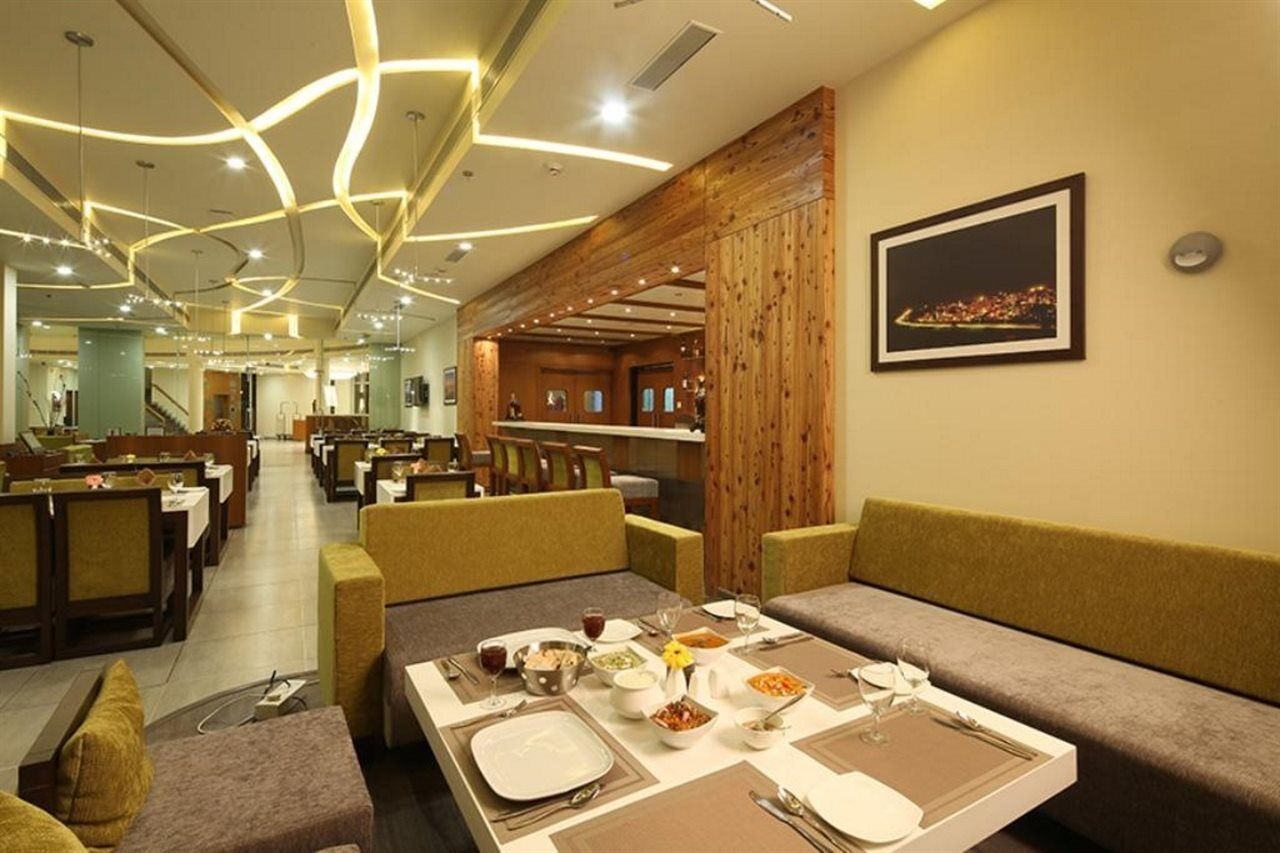 The Gold Beach Resort Daman Ngoại thất bức ảnh