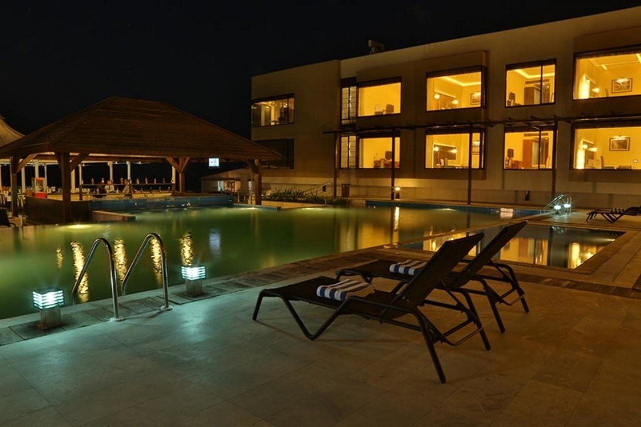The Gold Beach Resort Daman Ngoại thất bức ảnh