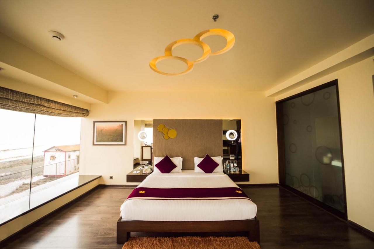 The Gold Beach Resort Daman Ngoại thất bức ảnh