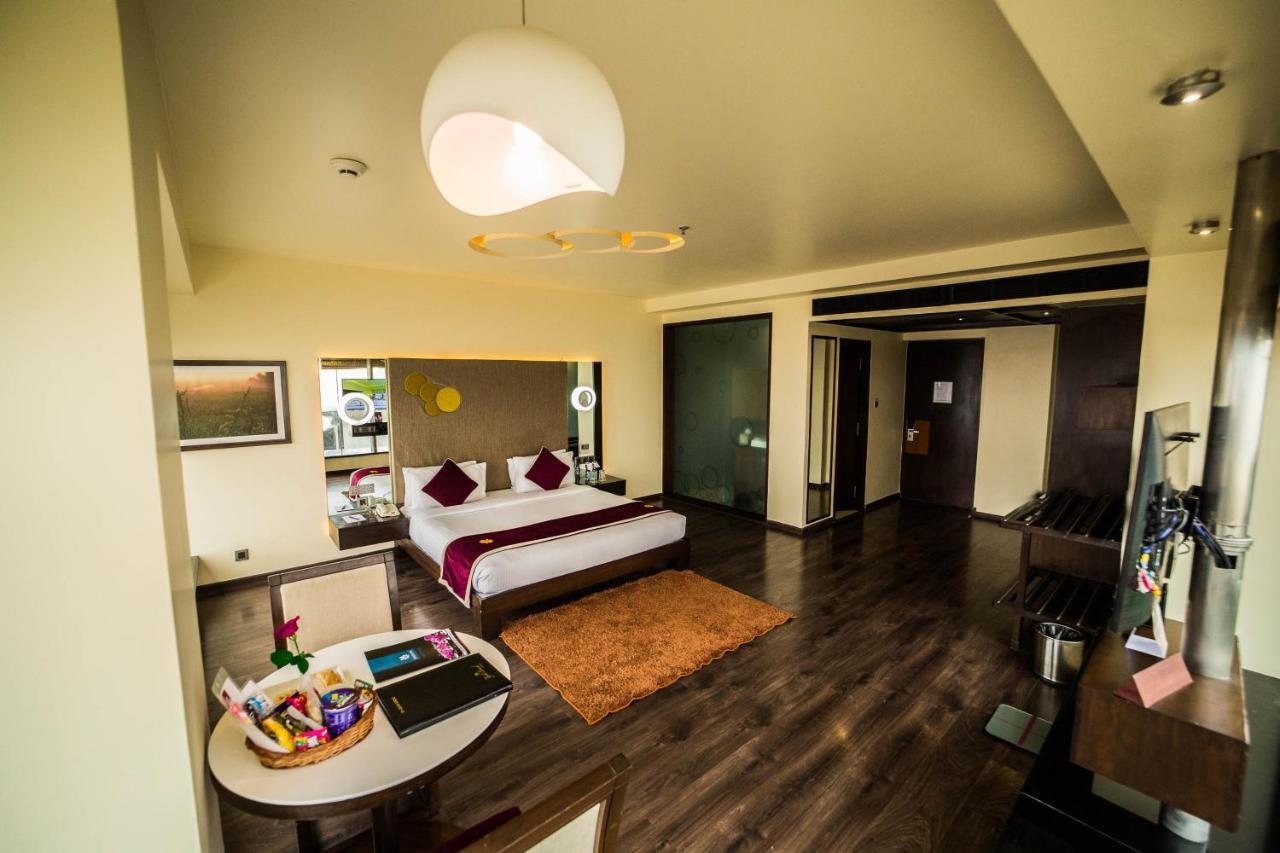 The Gold Beach Resort Daman Ngoại thất bức ảnh