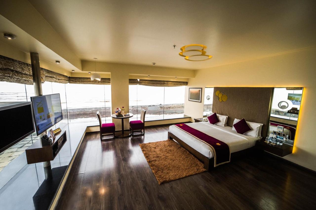 The Gold Beach Resort Daman Ngoại thất bức ảnh