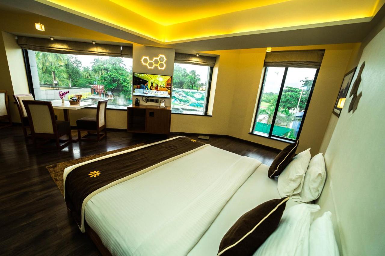 The Gold Beach Resort Daman Ngoại thất bức ảnh