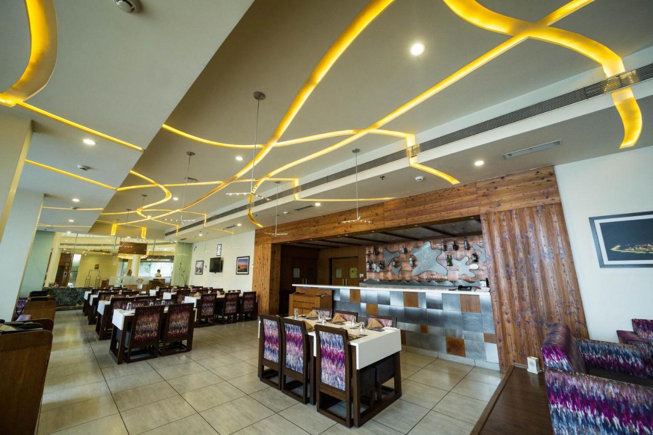 The Gold Beach Resort Daman Ngoại thất bức ảnh