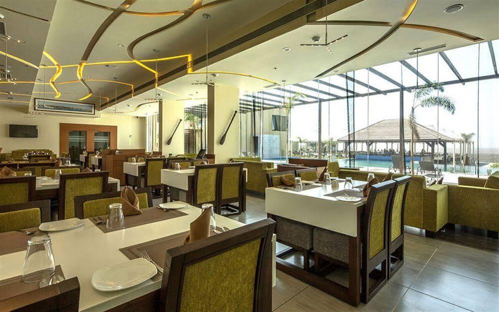 The Gold Beach Resort Daman Ngoại thất bức ảnh